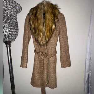 NWOT, Ivanka Trump, wool coat with removable fur collar, size 2